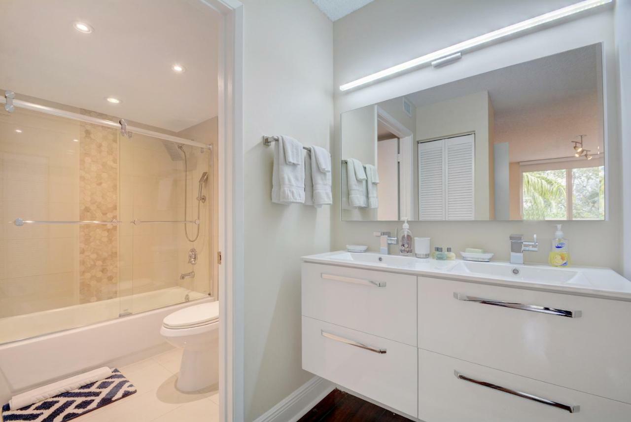 Renovated 2/2 Unit At Yacht Club/Aventura Lejlighed Eksteriør billede